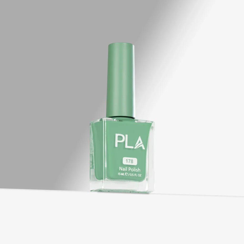 lac de unghii turcoaz Sweet & Savage - 178, oja turcoaz rezistenta, finish rezistent, formula curata 11 Free de la PLA Nails, pentru pedichiura si manichiura cu uscare la aer