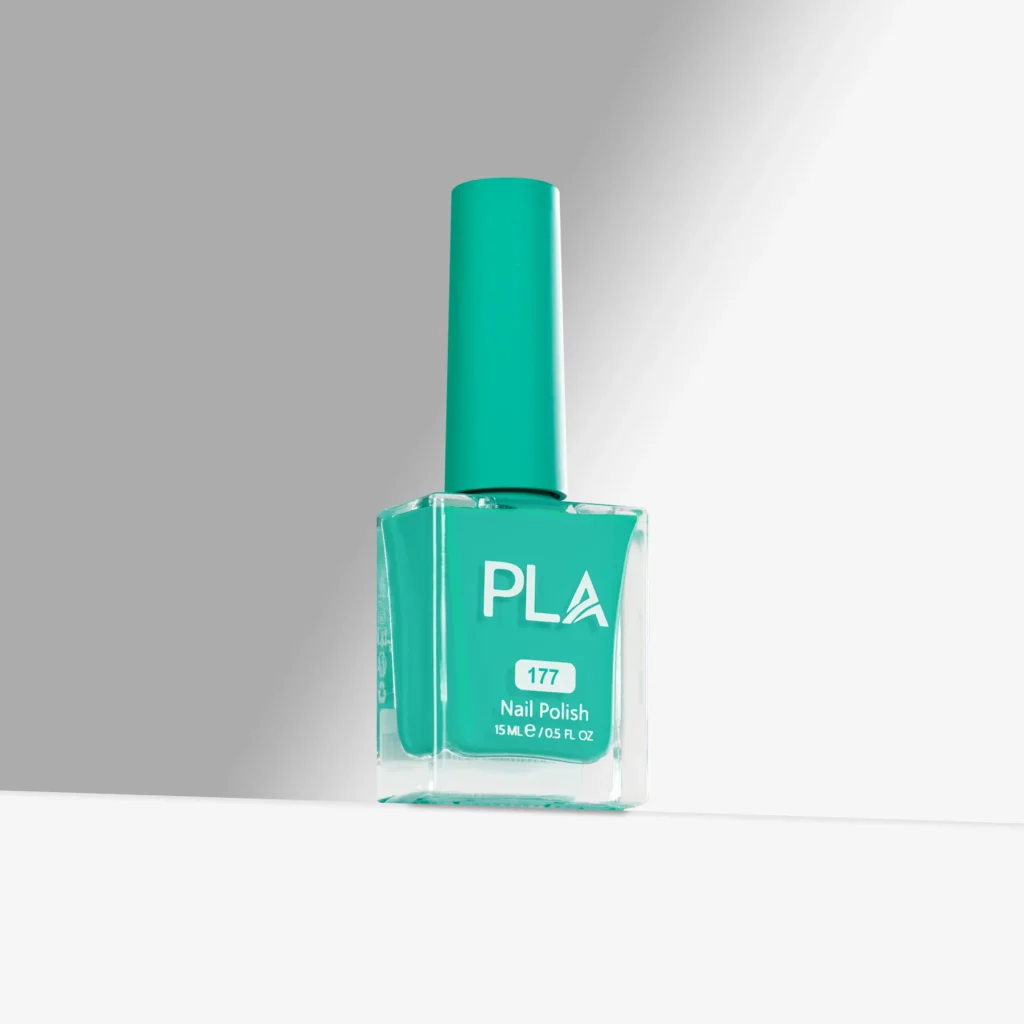 lacul de unghii verde turcoaz Boss Babe - 177, oja verde rezistenta, finish lucios, pentru manichiura si pedichiura cu uscare la aer, formula curata 11 Free de la PLA Nails