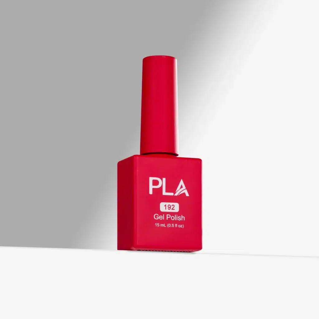 oja semipermanenta Messy Business - 192 rosu ferrari PLA Nails este rezistenta, potrivita peste baza rubber sau gel, cu o formula curata 11-free