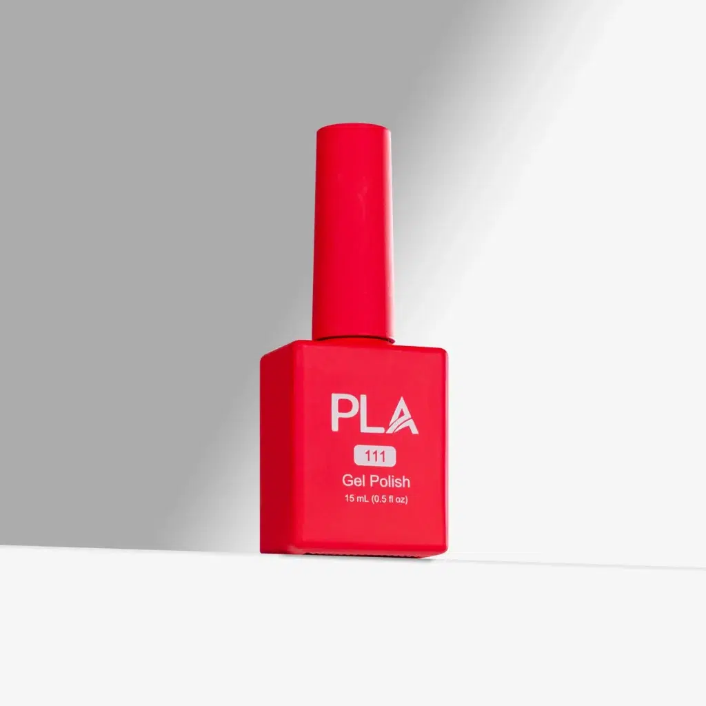 oja semipermanenta Very Merry Kisses - 111 PLA rosu aprins este autonivelanta cu rezistenta si formula curata 11-free