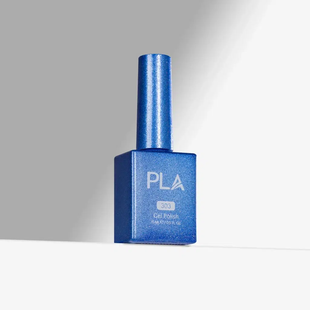 oja semipermanenta albastra sclipici Sapphire Sparkle - 303 PLA Nails este rezistenta, formula curata 11-free, finish stralucitor si uscare in lampa uv