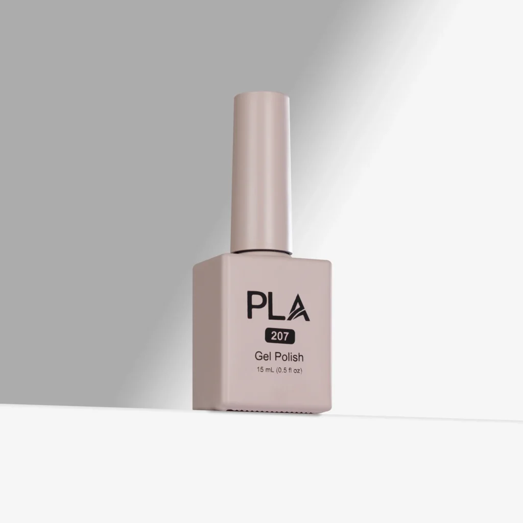 oja semipermanenta nude nisipiu laptos Fashionably Light - 207 PLA Nails este o oja rezistenta, cu finish lucios, cu uscare in lampa UV sau LED