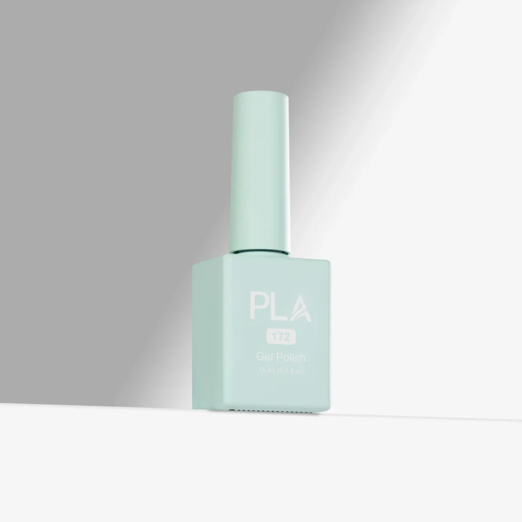 oja semipermanenta verde albastru deschis It Girl - 172 PLA Nails este profesionala, rezistenta cu finish lucios si pigment intens