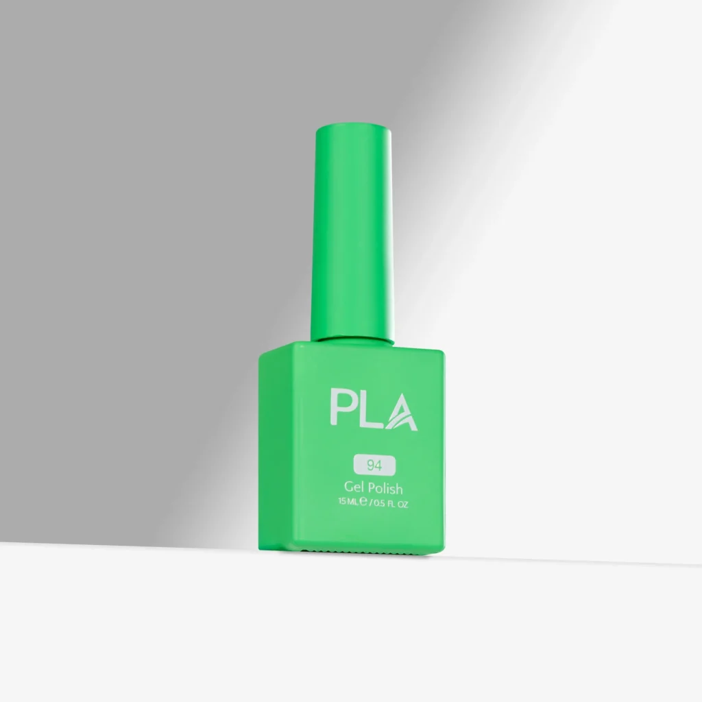oja semipermanenta verde neon LINQ Up - 94 de la PLA Nails se poate aplica chiar si peste gel iar uscarea este rapida in lampa UV sau LED si formula este 11-free