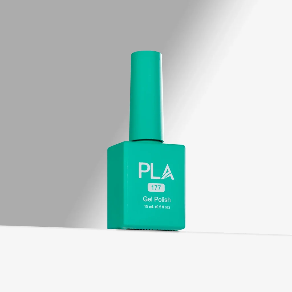 oja semipermanenta verde turcoaz Boss Babe - 177 PLA Nails cu finish lucios, uscare in lampa si rezistenta